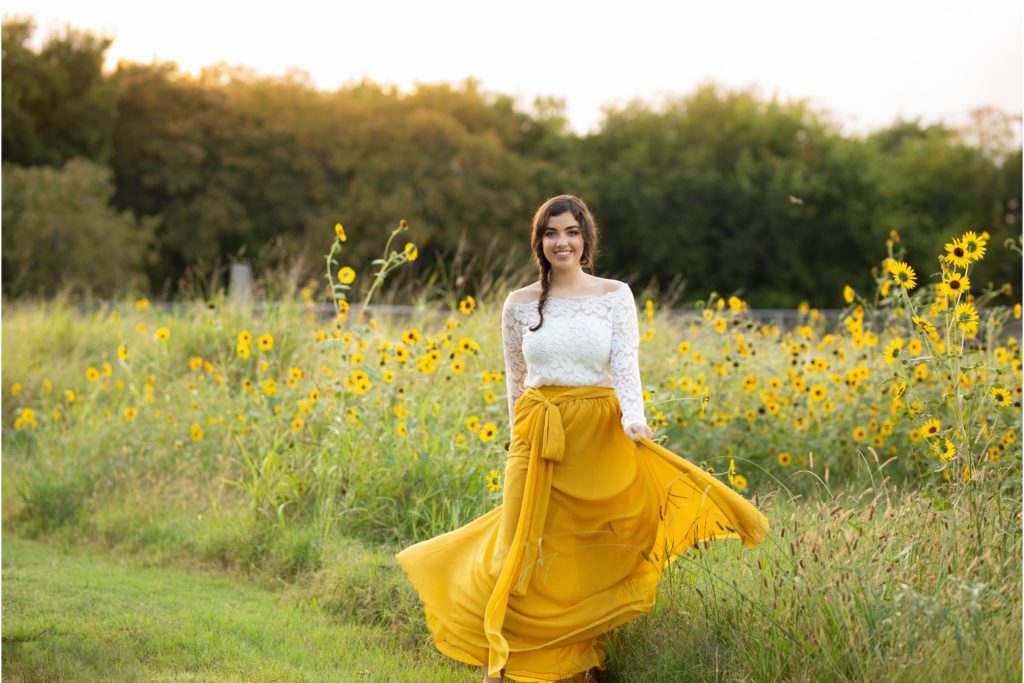 senior girl pictures in a field of flowers.