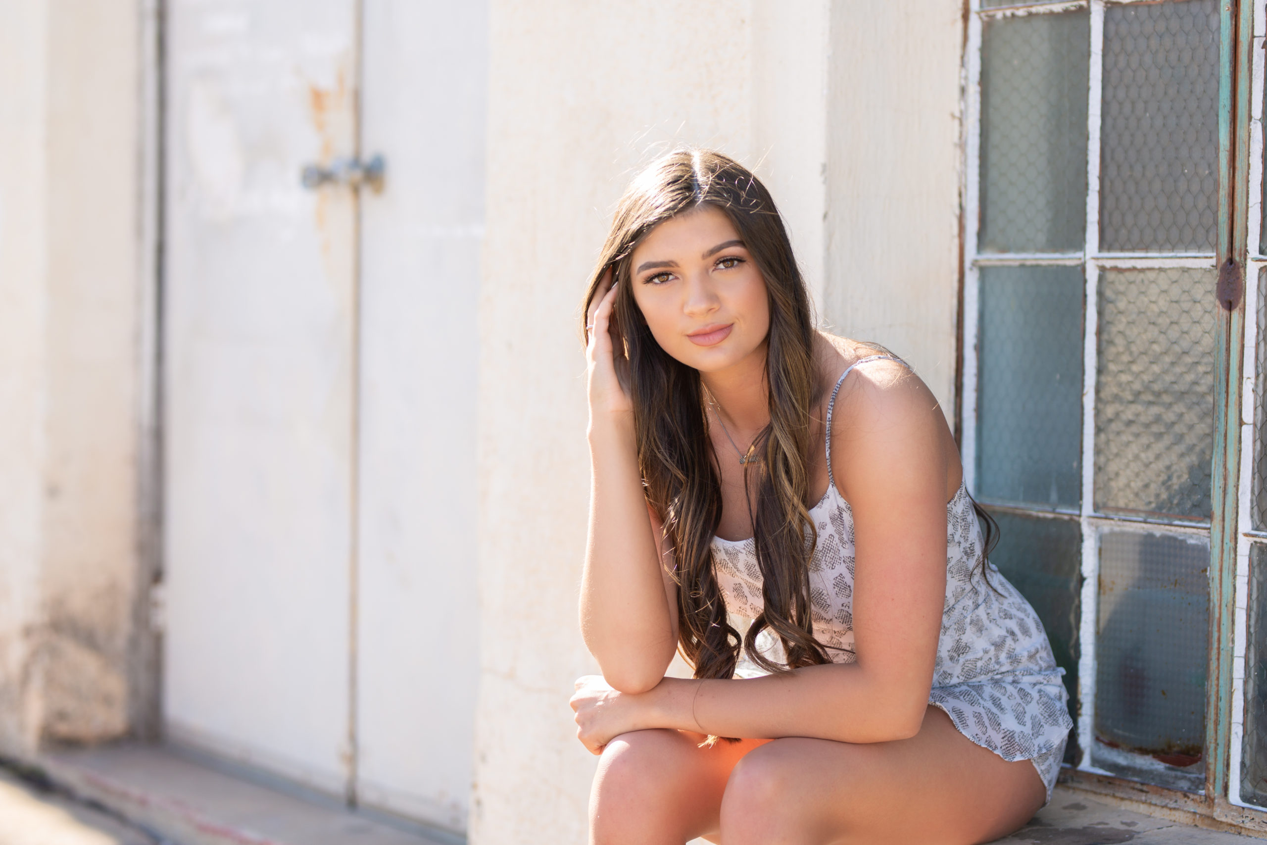 senior girl posing in the Paseo arts district for her professional senior portraits