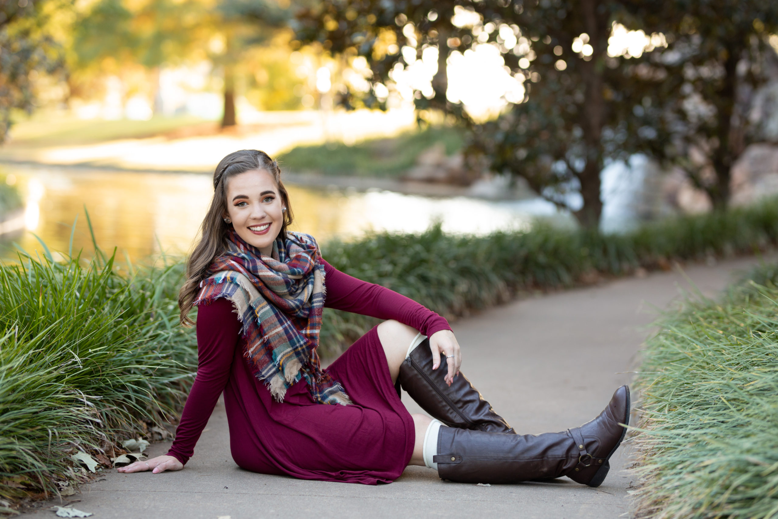 senior photos of a girl in the fall with the beautiful fall colors