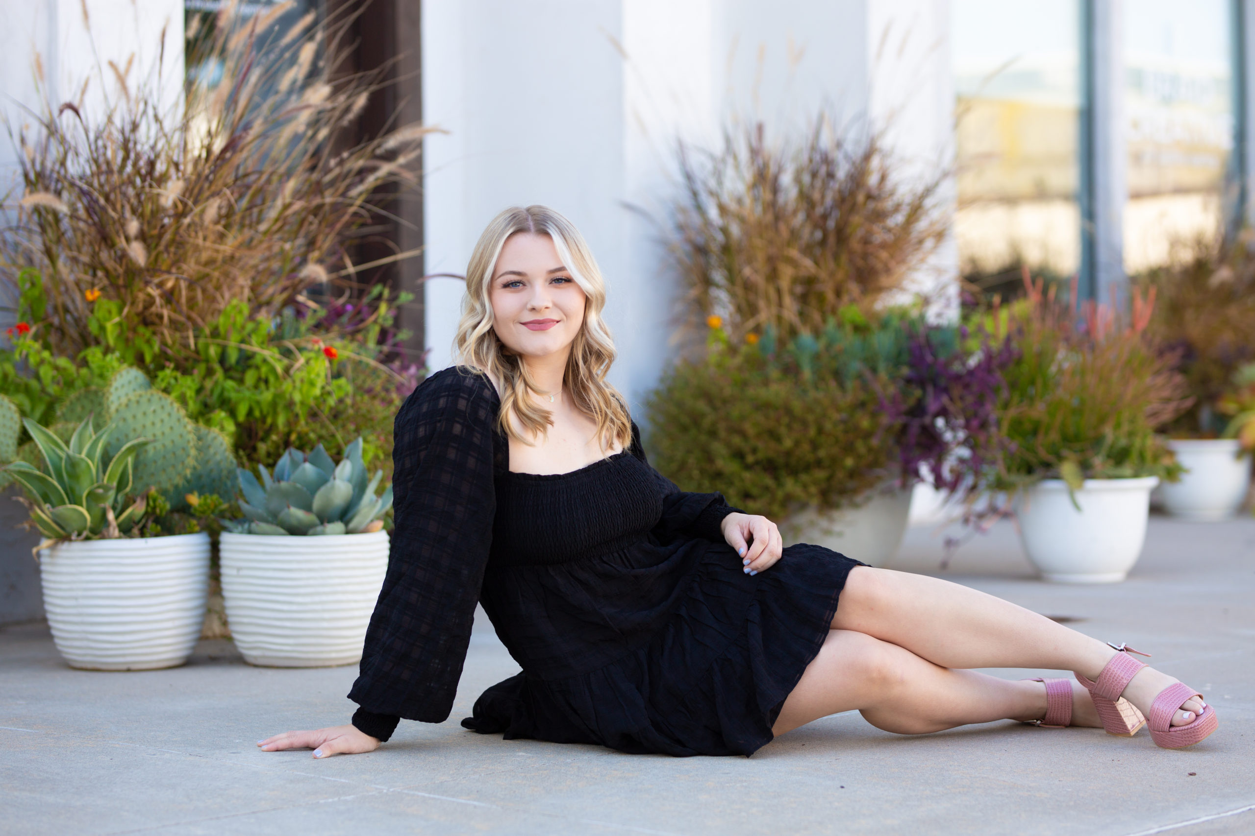 senior girl posing in the Paseo Arts District for her senior pictures