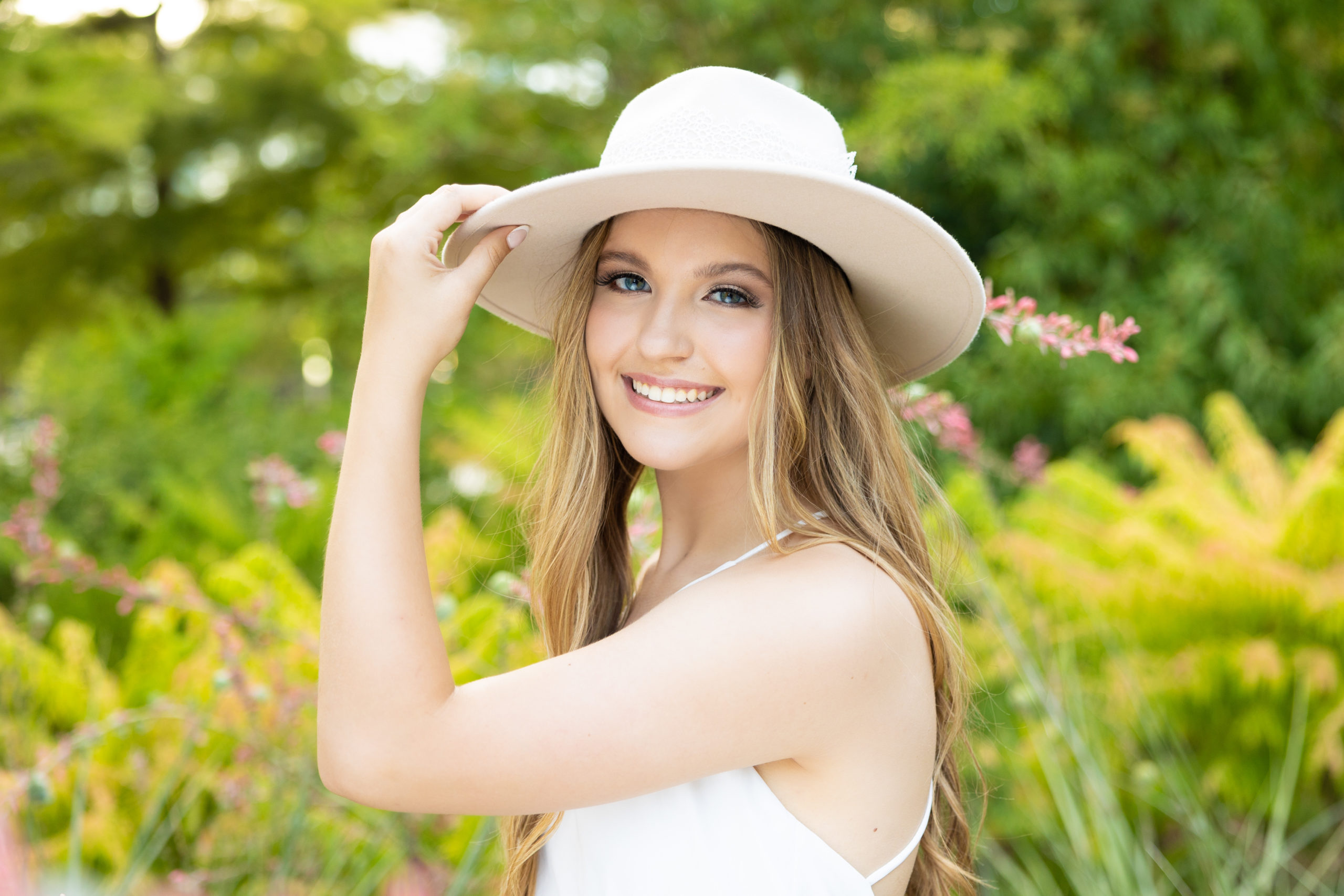 high school senior girl posing for senior pictures in the myriad gardens in okc